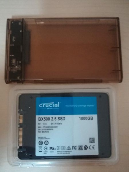 SSDとUSB3.0の2.5インチマウンター箱の中身